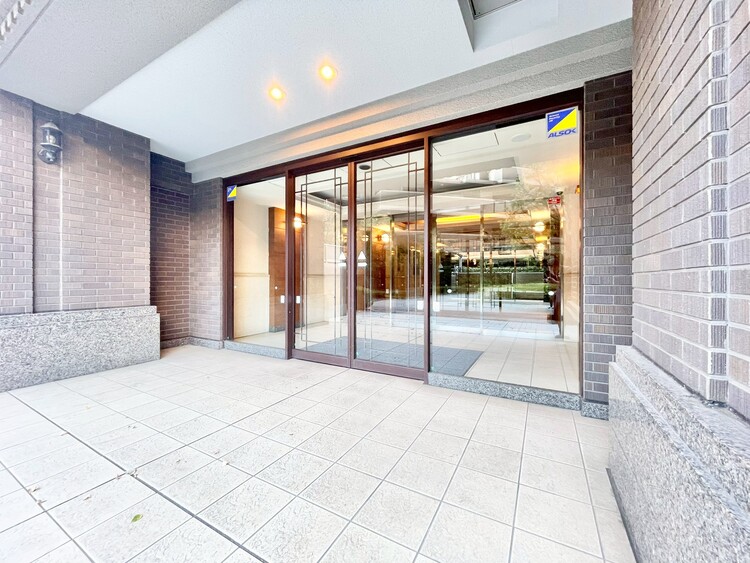 その他 上質感漂う玄関アプローチです。