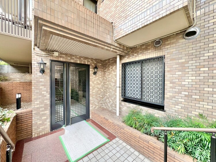 その他 上質感漂う玄関アプローチです。