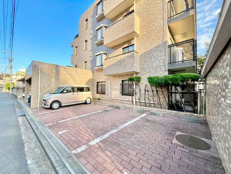 その他 駐車スペースが嬉しいですね。※空き状況は都度ご確認下さい。