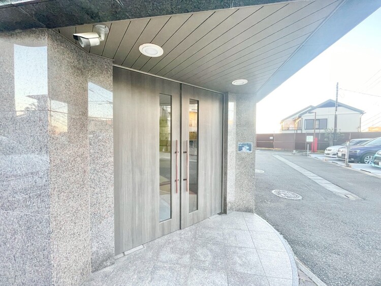 その他 上質感漂う玄関アプローチです。