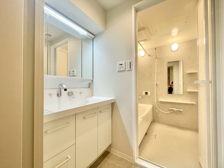 その他 十分な広さの脱衣所。