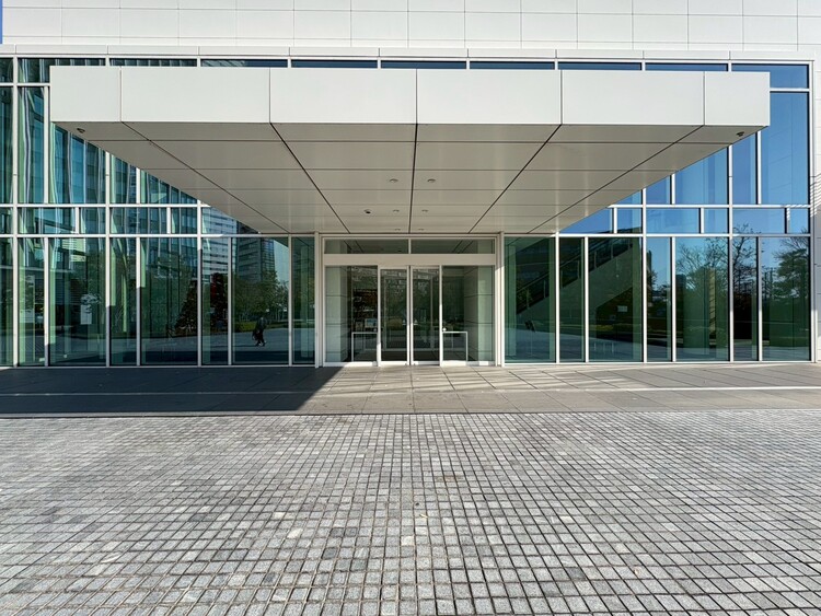 その他 スタイリッシュなエンブレム。お洒落なマンションは入り口から。