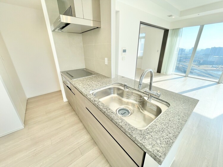 キッチン 開放感のあるキッチンスペース。調理をしながら、会話も弾みそうですね。