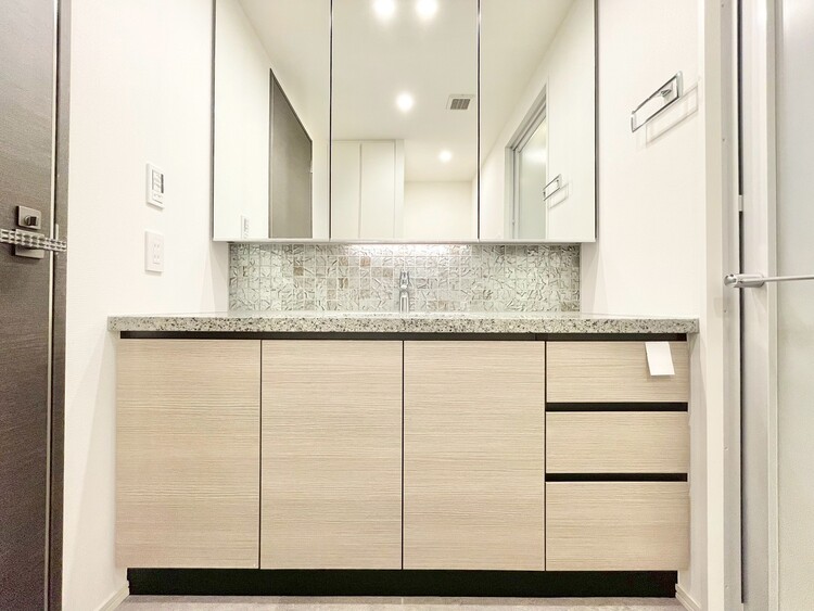 洗面 清潔感を感じられる洗面化粧台。