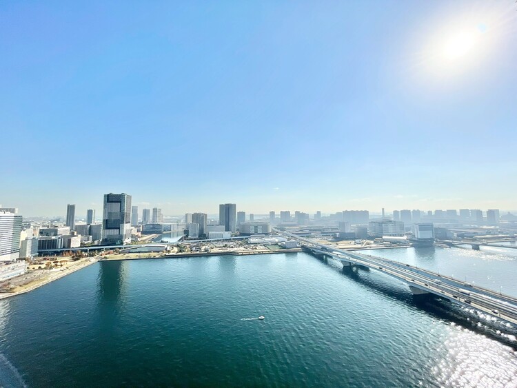 バルコニー 眺望や窓からの景色が良いと、家で過ごす時間も快適です。