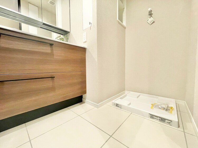 その他 十分な広さの脱衣所。