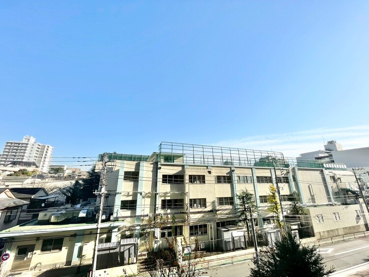 その他 眺望や窓からの景色が良いと、家で過ごす時間も快適です。