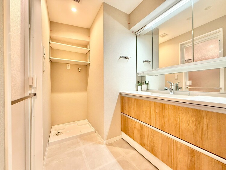 その他 十分な広さの脱衣所。