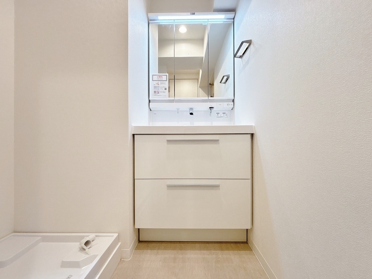 その他 ※CG加工により家具を再現しております。清潔感を感じられる洗面化粧台。