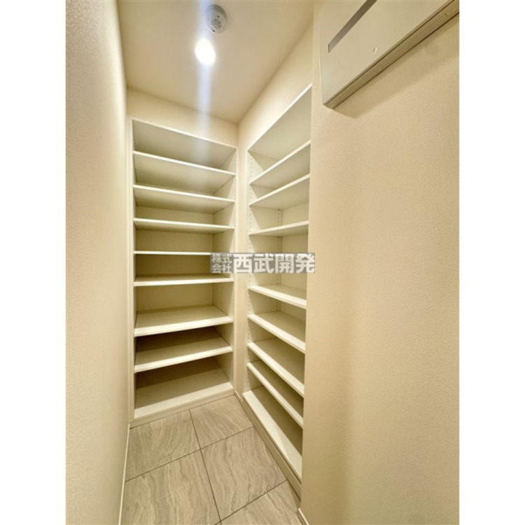 収納 シューズクローク