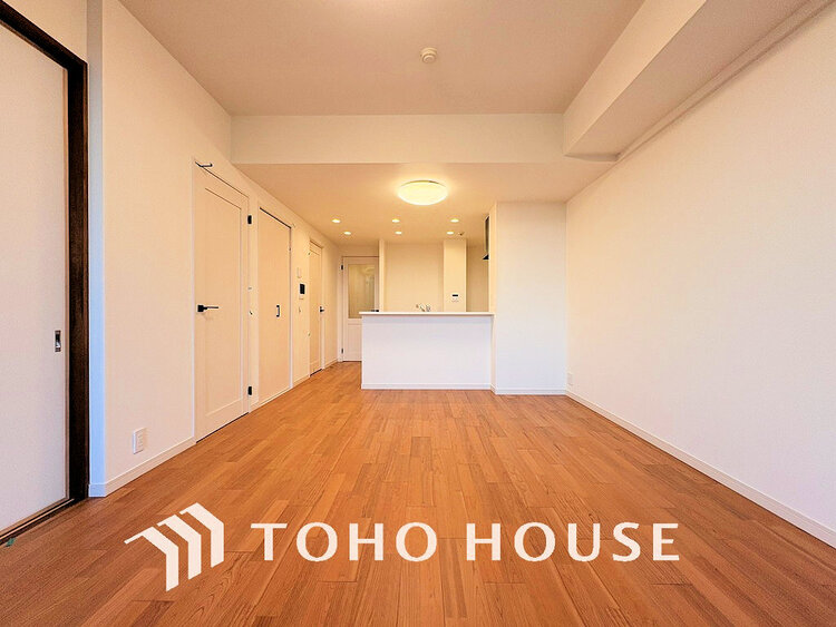 内装 広がりのある住空間、家族が集まるリビング・ダイニング