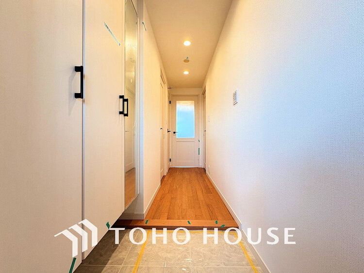 玄関 落ち着いた雰囲気の玄関、家族の帰りを暖かく迎えてくれます