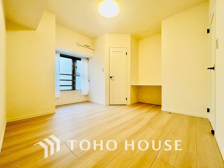 内装 採光もある洋室は、くつろぎのひと時を過ごすのにぴったり