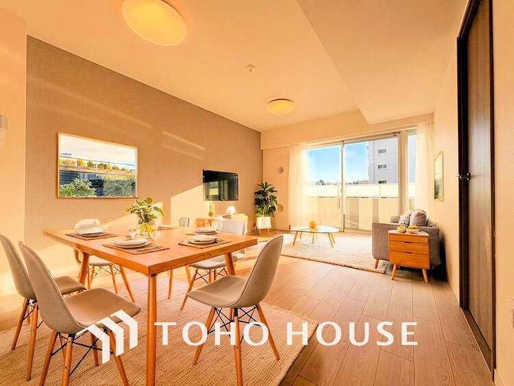 内装 明るいLDKは自然と家族が集まるコミュニケーションの場所に（家具はすべてCGです）