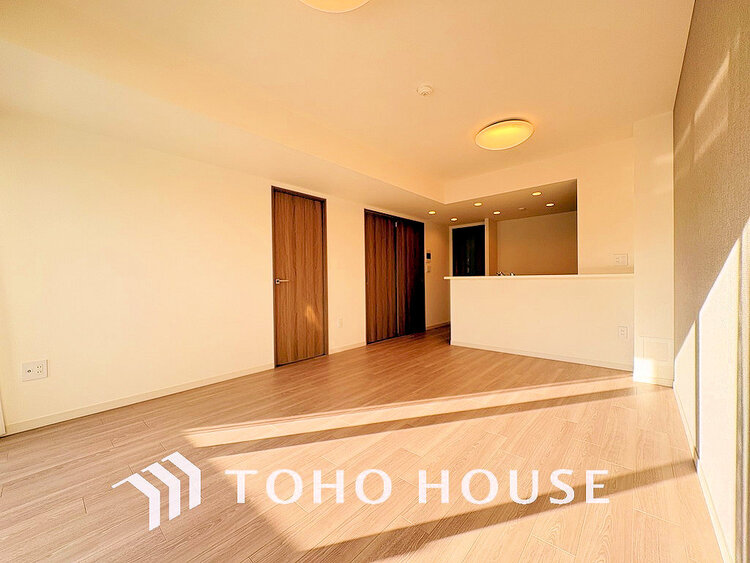 内装 広がりのある住空間、家族が集まるリビング・ダイニング