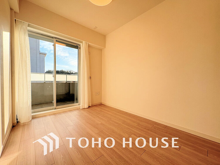 内装 採光もある洋室は、くつろぎのひと時を過ごすのにぴったり