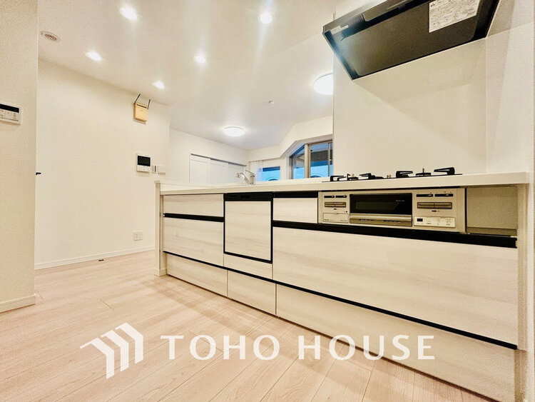 キッチン 落ち着きのあるカラーで統一された清潔感と気品が溢れるキッチン