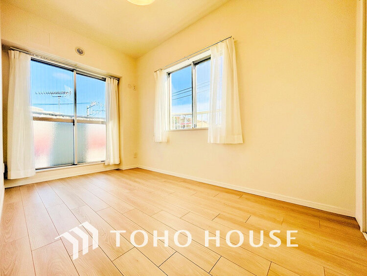 内装 採光もある洋室は、くつろぎのひと時を過ごすのにぴったり