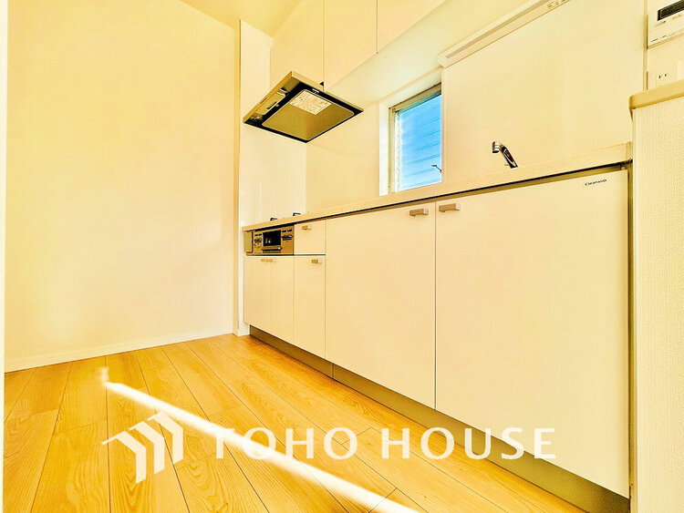 キッチン 落ち着きのあるカラーで統一された清潔感と気品が溢れるキッチン