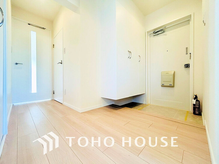 玄関 落ち着いた雰囲気の玄関、家族の帰りを暖かく迎えてくれます