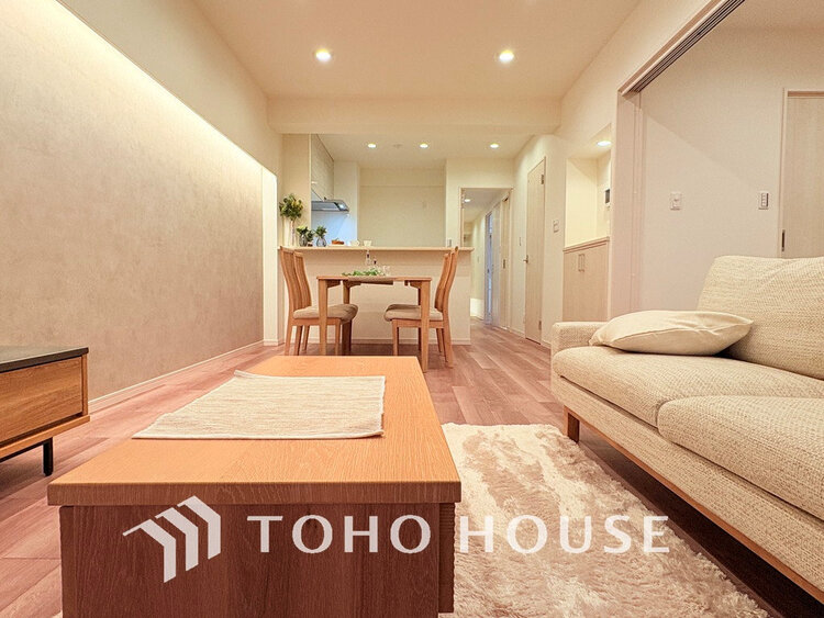 内装 上質な時間を育む暮らしのメインステージ。寛ぎとコミュニケーションを育む居心地のよい場所