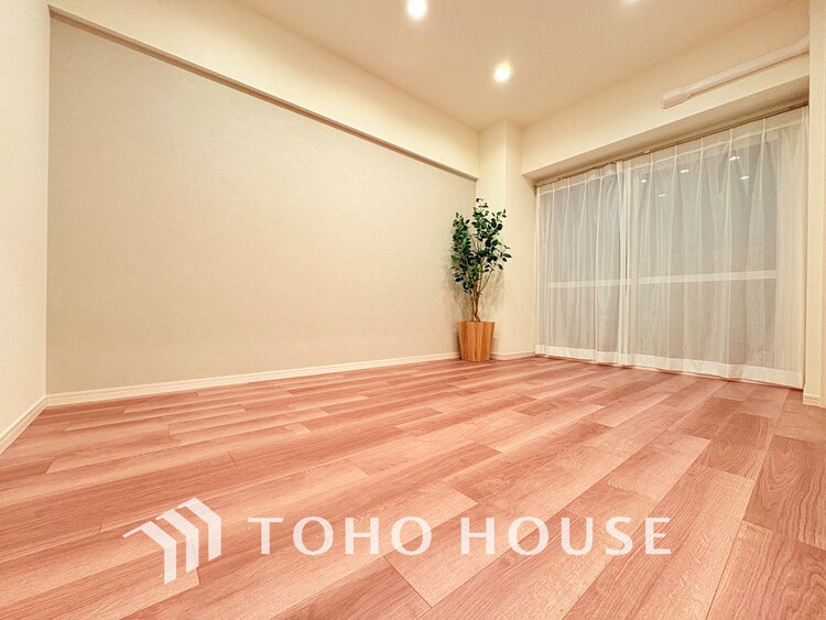 内装 採光もある洋室は、くつろぎのひと時を過ごすのにぴったり