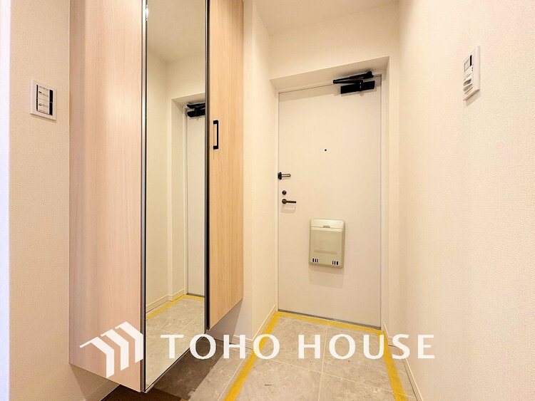 玄関 落ち着いた雰囲気の玄関、家族の帰りを暖かく迎えてくれます