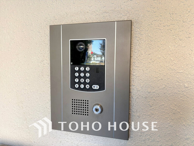 その他 エントランスはオートロック完備で安心のセキュリティ