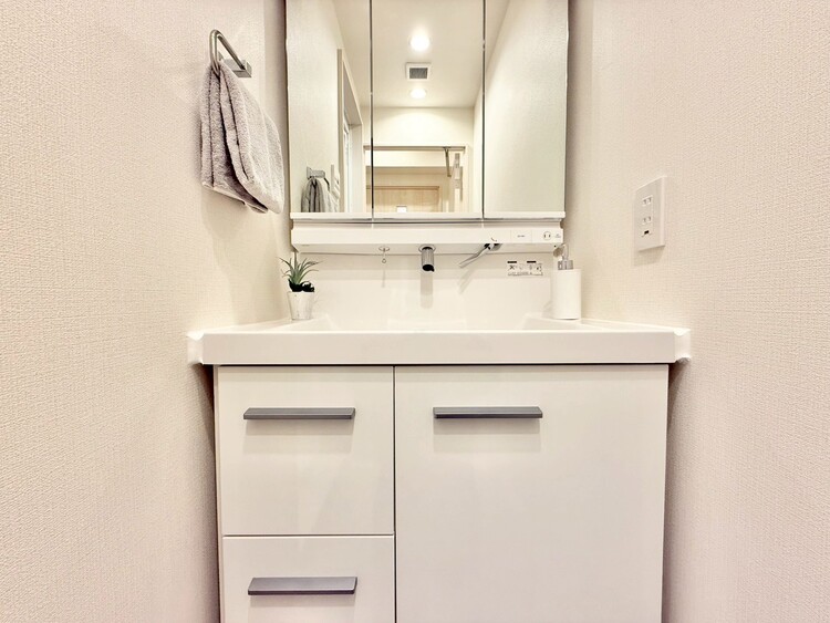 その他 清潔感を感じられる洗面化粧台。