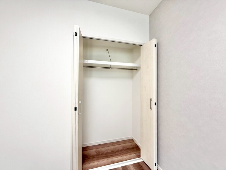 その他 収納スペースが付いていて、お部屋を広く使っていただけます。