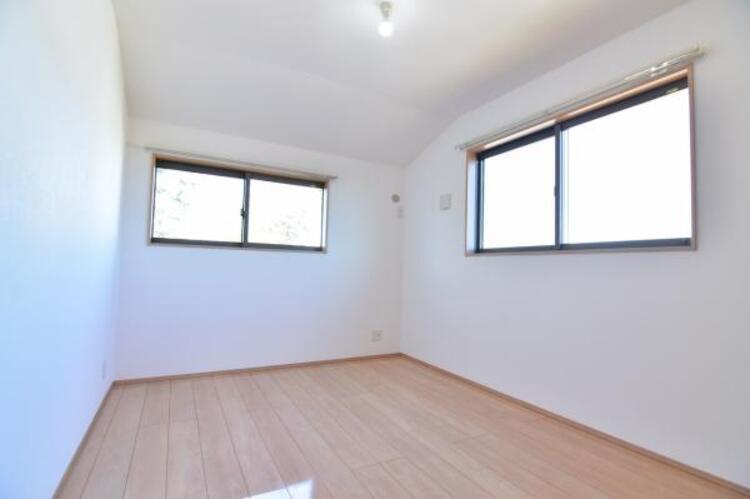 内装 家族個々の安らぎの空間。プライベートなベッドルームは暮らす方の感性で造り上げたいもの。