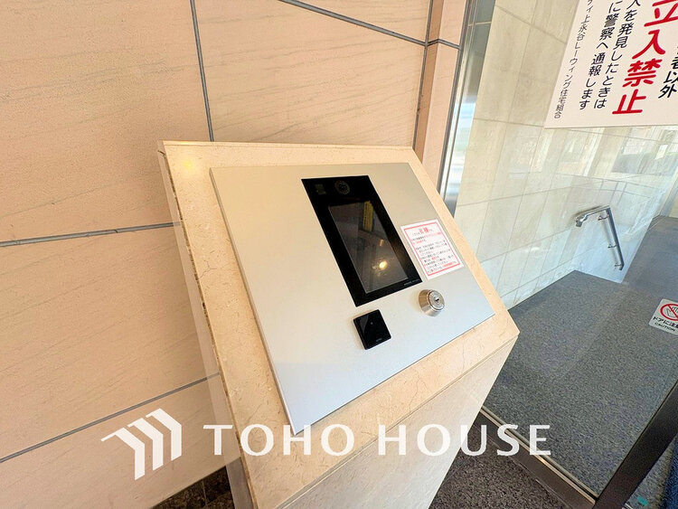 その他 エントランスはオートロック完備で安心のセキュリティ