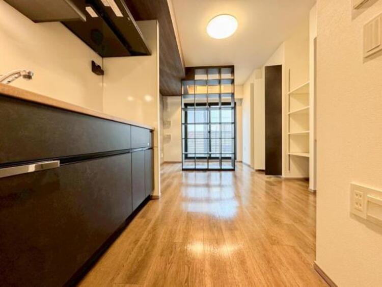 キッチン 広く取られたキッチンスペースはとても便利です。　自由にレイアウトがカスタマイズできます。