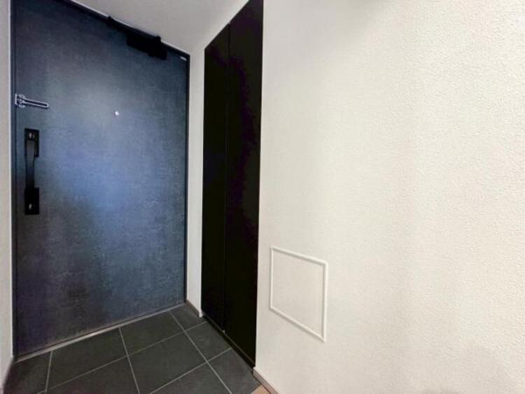 その他 明るく広い玄関には収納力に優れたシューズボックス。　靴をスッキリと整頓することができます。