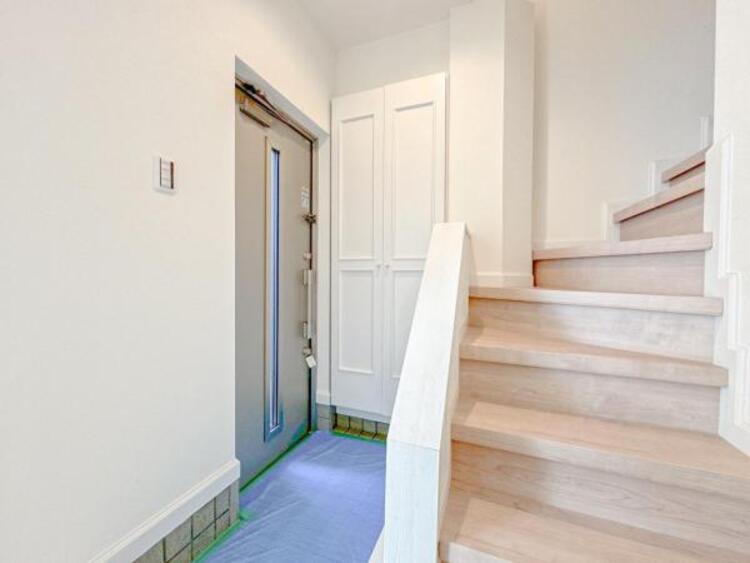 その他 明るく広い玄関には収納力に優れたシューズボックス。　靴をスッキリと整頓することができます。