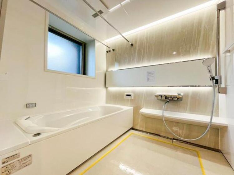 風呂 ゆったりと寛げる広々バスで足を伸ばしてリラックス。　最新のユニットバスは設備も充実です。