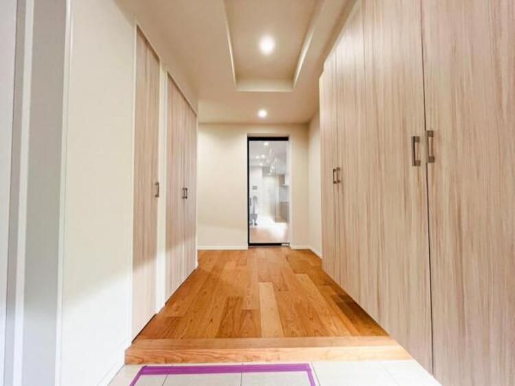 その他 明るく広い玄関には収納力に優れたシューズボックス。　靴をスッキリと整頓することができます。