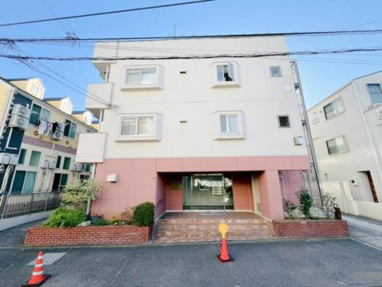 外観 住みやすさとデザイン性を両立させた欲張りな住宅が登場しました　相反しがちなことが相互作用でより良質に！本物だけが表現することができる質の高い機能美はよきものをつなげた古くからの伝統と最新技術の結晶です