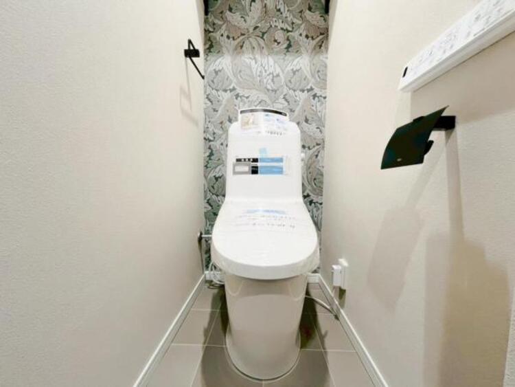 トイレ ウォシュレット、保温機能付き便座など充実の設備です　お掃除がしやすくストレスフリー！！
