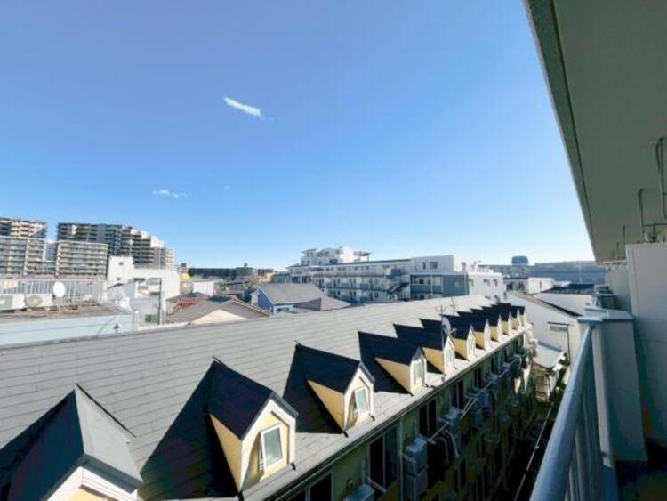 バルコニー 太陽の光と爽やかな風を受けられるバルコニーです。太陽の匂いを感じられそうです！