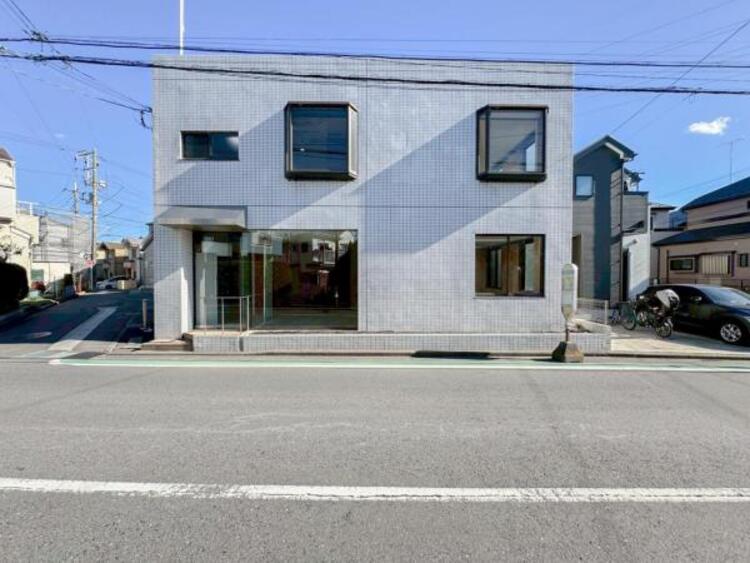 外観 住みやすさとデザイン性を両立させた欲張りな住宅が登場しました　相反しがちなことが相互作用でより良質に！本物だけが表現することができる質の高い機能美はよきものをつなげた古くからの伝統と最新技術の結晶です