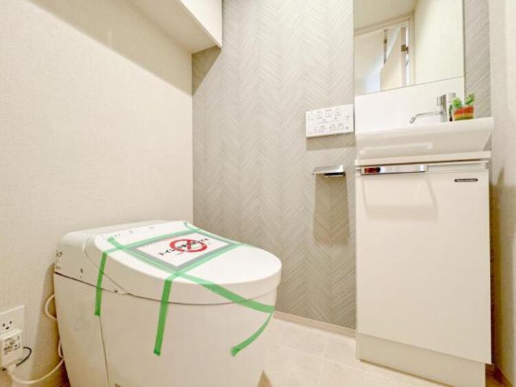 トイレ ウォシュレット、保温機能付き便座など充実の設備です　お掃除がしやすくストレスフリー！！