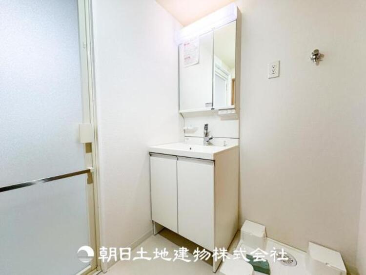 洗面 快適に過ごせることはもちろん、収納や機能性を兼ね備えた洗面化粧台です。