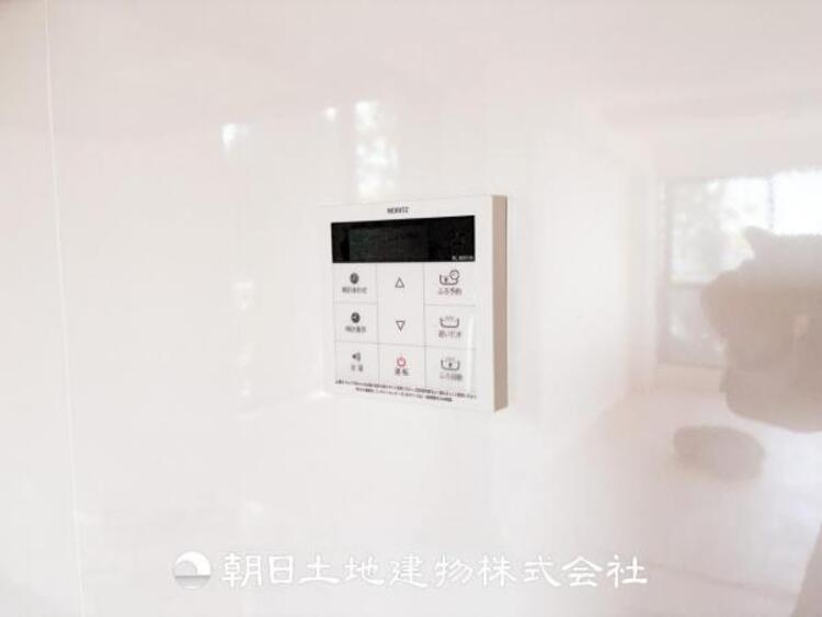 その他 キッチンにある給湯リモコンでは、家事をしながらでもボタン一つで簡単にお湯はりが出来ます。