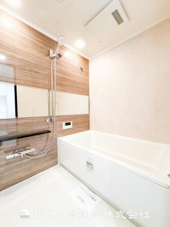 風呂 1日の疲れを癒すバスタイム。心地よいリラックスを叶える独立した美しい空間です。