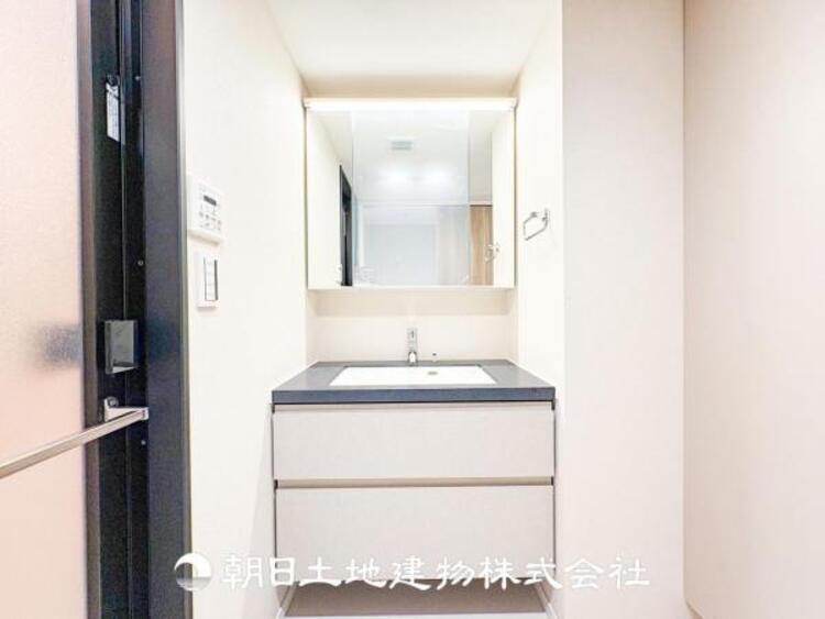 洗面 慌ただしい1日が始まり、充実した1日の終わりを締めくくる洗面所。