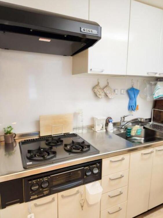 キッチン 【キッチン】リビングダイニングが見渡せるカウンターキッチン！　お料理をする人も開放感が心地いいです。 