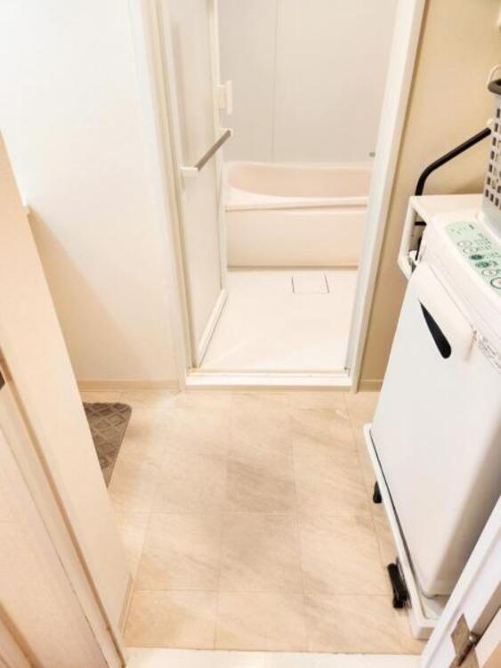 洗面 【洗面・脱衣所】使用頻度の高い場所だからこそ便利な空間に。多人数での使用も考えた便利な空間です 