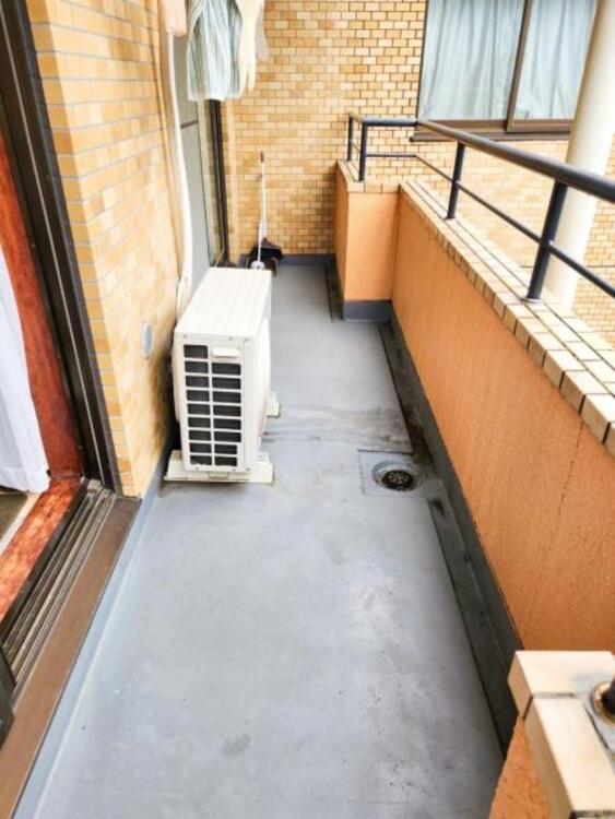 バルコニー 【バルコニー】太陽の光と爽やかな風でお洗濯物は気持ちいいです。 