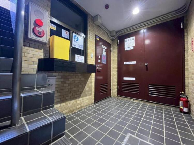 その他 【ロビー】エントランスを潜ると清潔感あるロビーが広がります。 